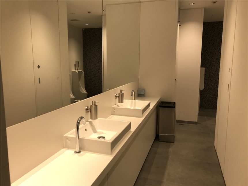 美術館など公共施設での採用実績のあるステンレス製ソープボトル　太田市美術館 トイレにZACKのステンレス製ソープディスペンサー採用